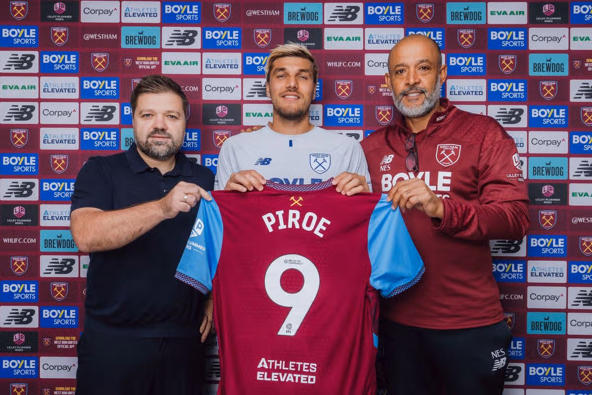 Joel Piroe unveiled by West Ham