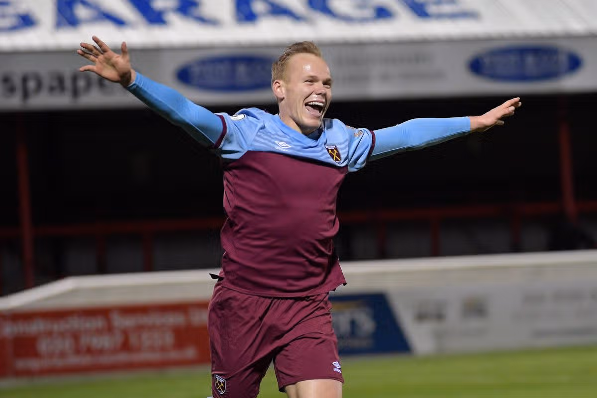 DAGENHAM, ENGLAND - NOVEMBER 22: Anthony Scully of West Ham United celebrates a goal during the Premier League 2 match between West Ham United U23 and Aston Villa U23 at Chigwell Construction Stadium on November 22, 2019 in Dagenham, England. (Photo by Arfa Griffiths/West Ham United FC via Getty Images)
