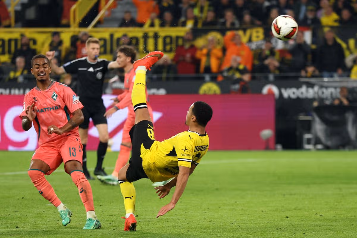 Ethan Nwaneri tries a bicycle kick
