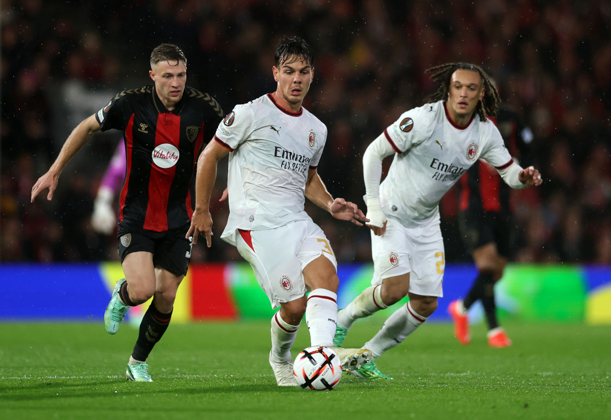 BOURNEMOUTH, ENGLAND - OCTOBER 22: Ardon Jashari of AC Milan runs with the ball under pressure from Adrien Truffert of Bournemouth during the UEFA Europa League 2026/27 League Phase MD3 match between AFC Bournemouth and AC Milan at Bournemouth Stadium on October 22, 2020 in Bournemouth. (Photo by Michael Steele/Getty Images)