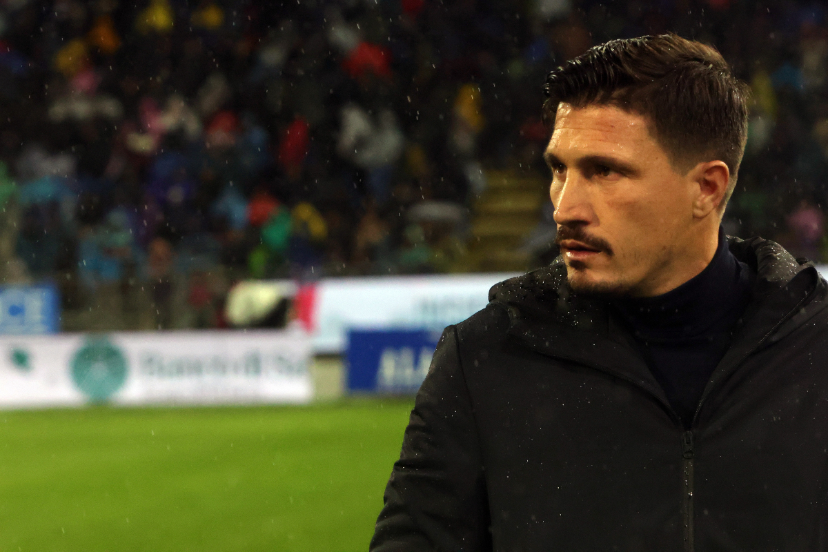 CAgliari, ITALY - JANUARY 17: Cagliari's head coach Fabio Pisacane watches the Serie A match between Cagliari Calcio and Juventus FC at Stadio Sant'Elia on January 17, 2026 in Cagliari, Italy. (Photo by Enrico Locci/Getty Images)