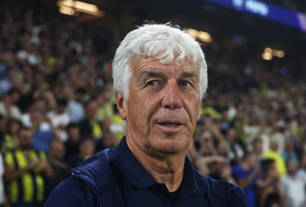 ISTANBUL, TURKEY - SEPTEMBER 10: Gian Piero Gasperini, manager of AS Roma, looks on before the UEFA Champions League 2026/27 League Stage MD1 match between Fenerbahce SK and AS Roma at the Fenerbahce Şükrü Saracoglu Sports Complex in Istanbul, September 10, 22. (Photo by Burak Kara/Getty Images)