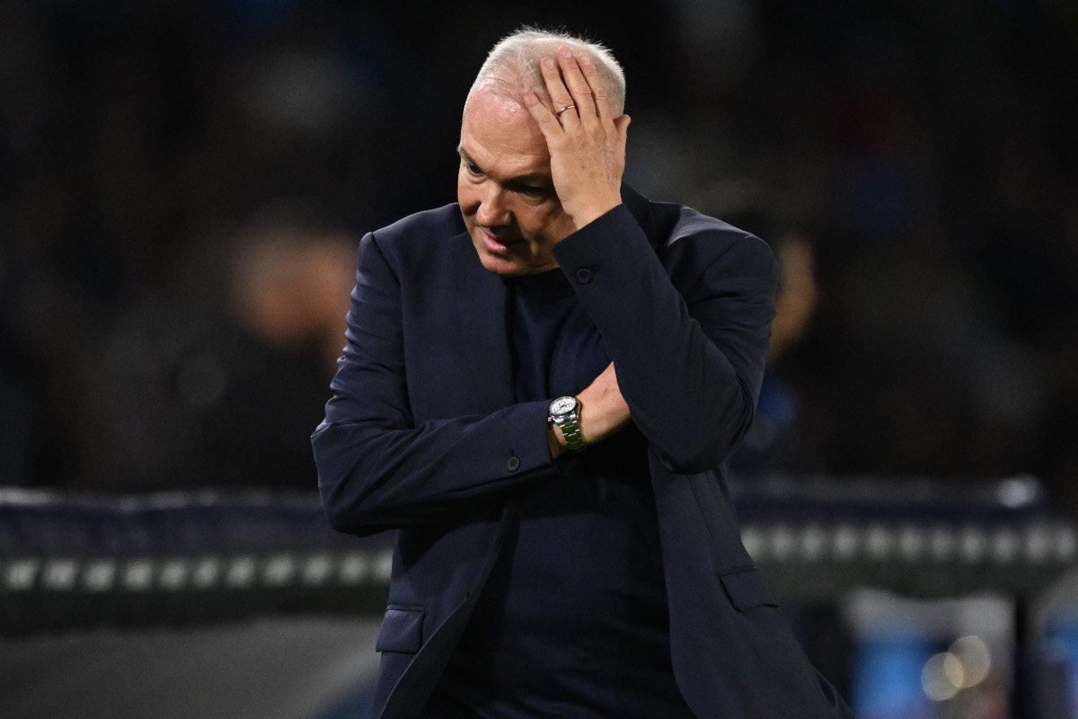NAPLES, ITALY - OCTOBER 10: Massimiliano Alvini, manager of Frosinone Calcio, reacts during the Serie A match between SSC Napoli and Frosinone Calcio at Stadio Diego Armando Maradona on October 10, 2026 in Naples, Italy. (Photographer Francesco Pecoraro/Getty Images)