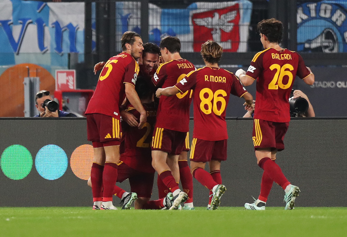 ROME, ITALY - OCTOBER 20: Mario Hermoso of AS Roma celebrates scoring his team's first goal with his teammates during the UEFA Champions League 2026/27 League Phase MD3 match between AS Roma and SK Slovan Bratislava at Stadio Olimpico on October 20, 2026 in Rome, Italy. (Photo by Paolo Bruno/Getty Images)
