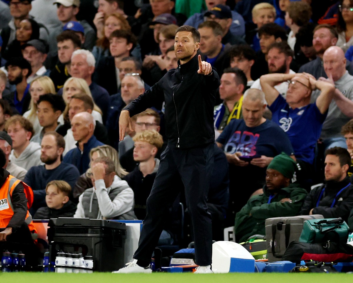 Xabi Alonso instructs Chelsea vs Leeds