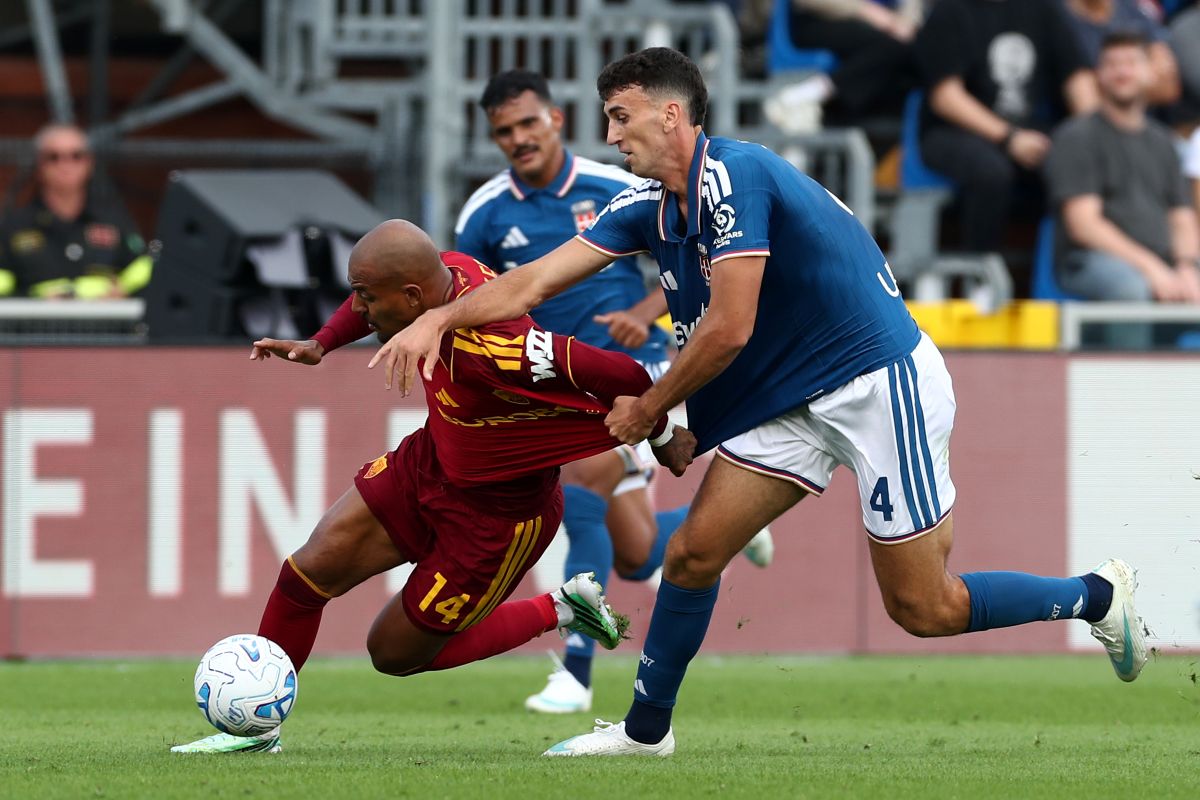 COMO, ITALY - OCTOBER 11: During the Serie A match between Como 1907 and AS Roma at Stadio Giuseppe Sinigaglia on October 11, 2026 in Como, Italy 