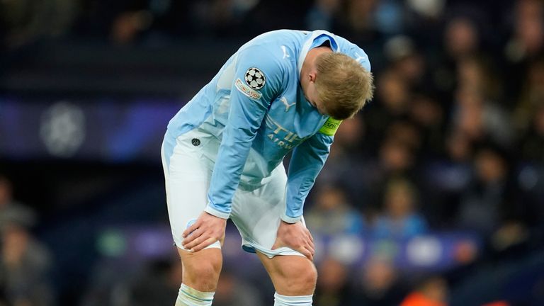 Haaland lowered his head after losing to PSG
